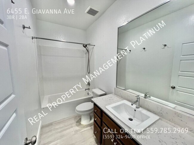 Building Photo - $2,600 Armstrong and Ashlan, 3 Bedroom Hom...