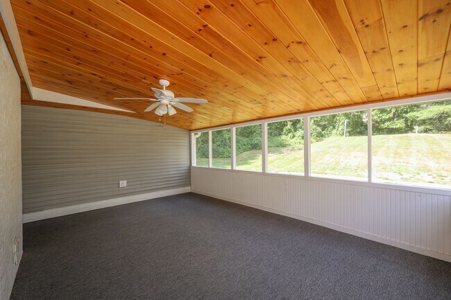 Building Photo - 49 N Amherst Rd
