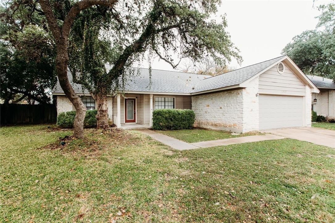 Primary Photo - 3/2 Close to ACC, IH35, Parks and More.