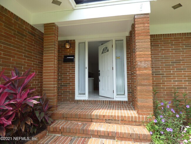 Building Photo - 3863 San Bernado Dr