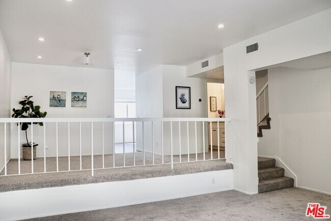 Building Photo - 17132 Palisades Cir