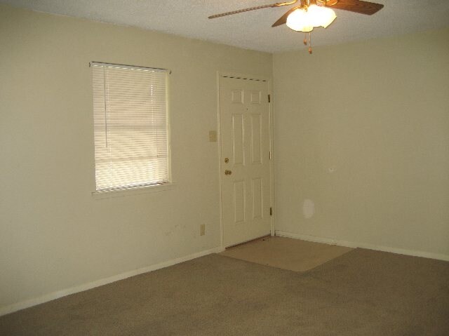 Living Area - 107 E Cardinal St