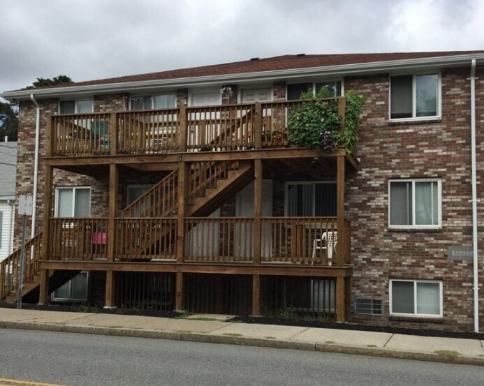243 Lake St Unit 2, Waltham, MA 02451 Room for Rent in Waltham, MA