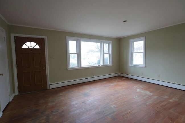 Building Photo - Rancher on a Quiet Manheim Borough Street