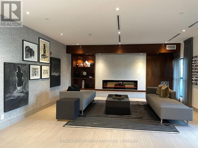 Building Photo - 102 Grovewood Common