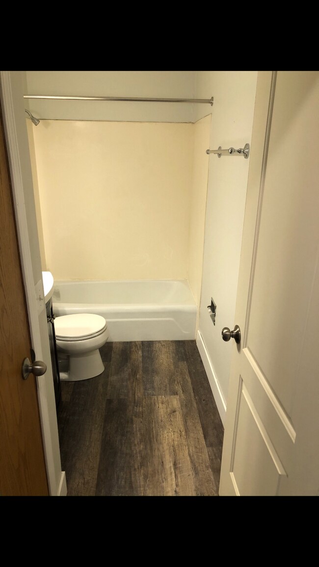 Foto del edificio - 1709 Blossom Ln