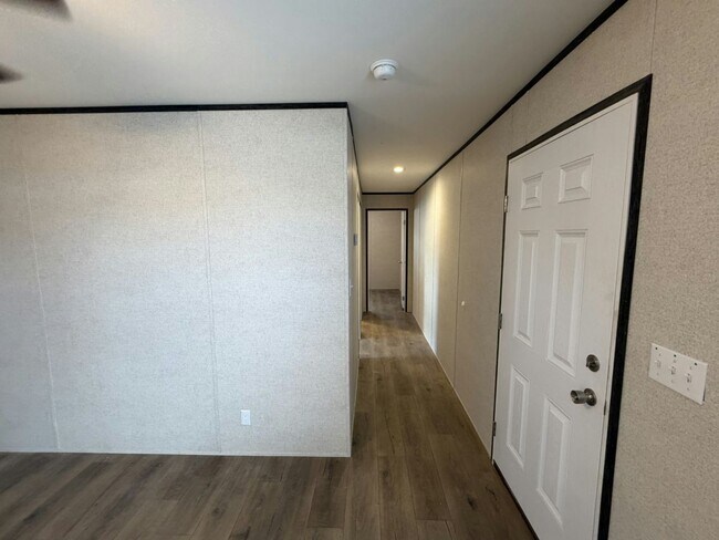 Building Photo - 131 Lakeside Garden Cir