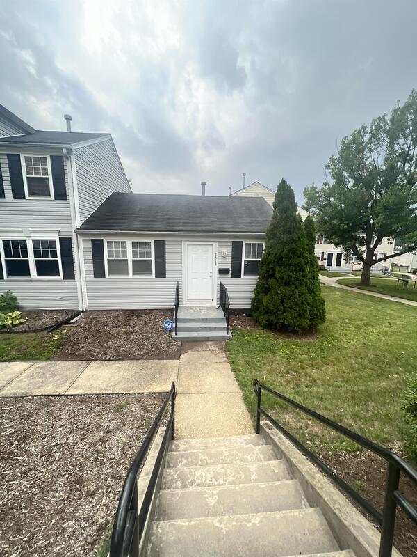 Building Photo - 2518 Kent Village Dr