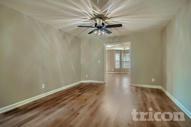 Foto del edificio - 4021 Raccoon Run Ct