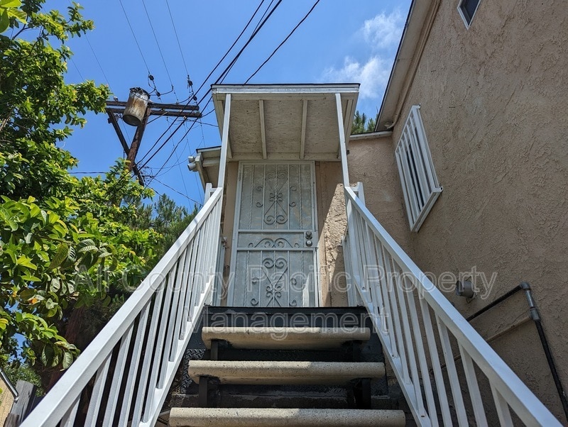 8007 Holmes Ave Unit C, Los Angeles, CA 90001 Condo for Rent in Los