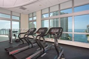 Foto del edificio - 300 S Biscayne Blvd