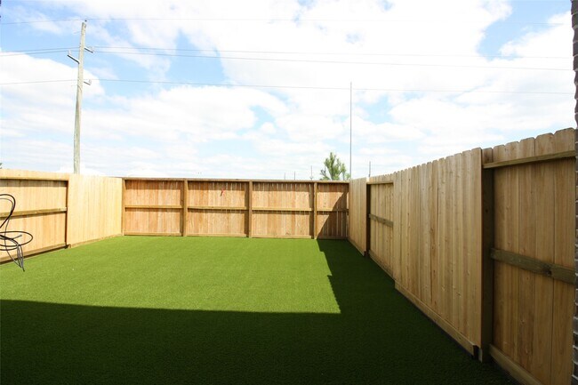 Foto del edificio - 6527 Scarlet Pond Ln