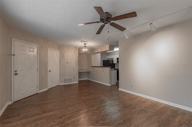 Building Photo - 2402 Sycamore Ave