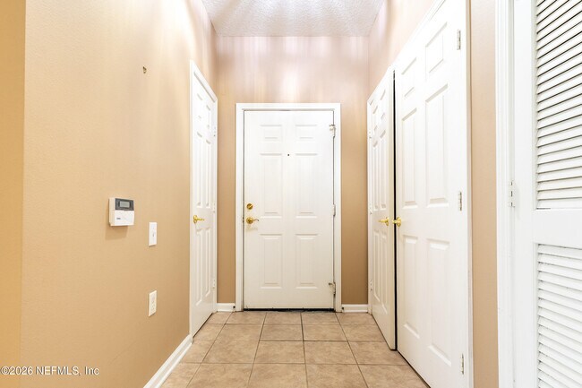 Foto del edificio - 7990 Baymeadows Cir E