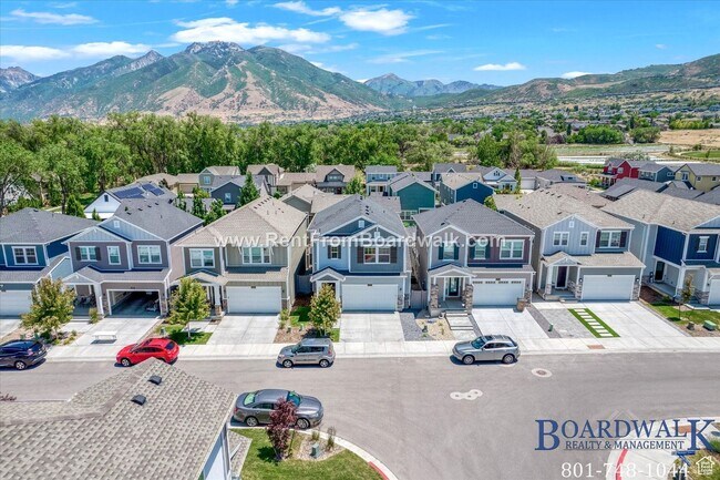 Building Photo - Luxury Draper 5 Bedroom!