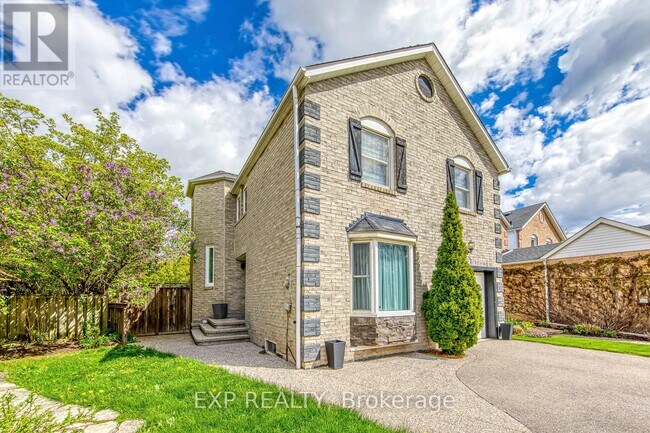 Building Photo - 1225 Hedgestone Crescent