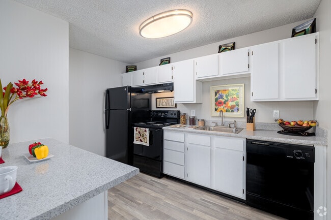 1BR, 1BA - 680SF - Kitchen - Park Canyon Apartments