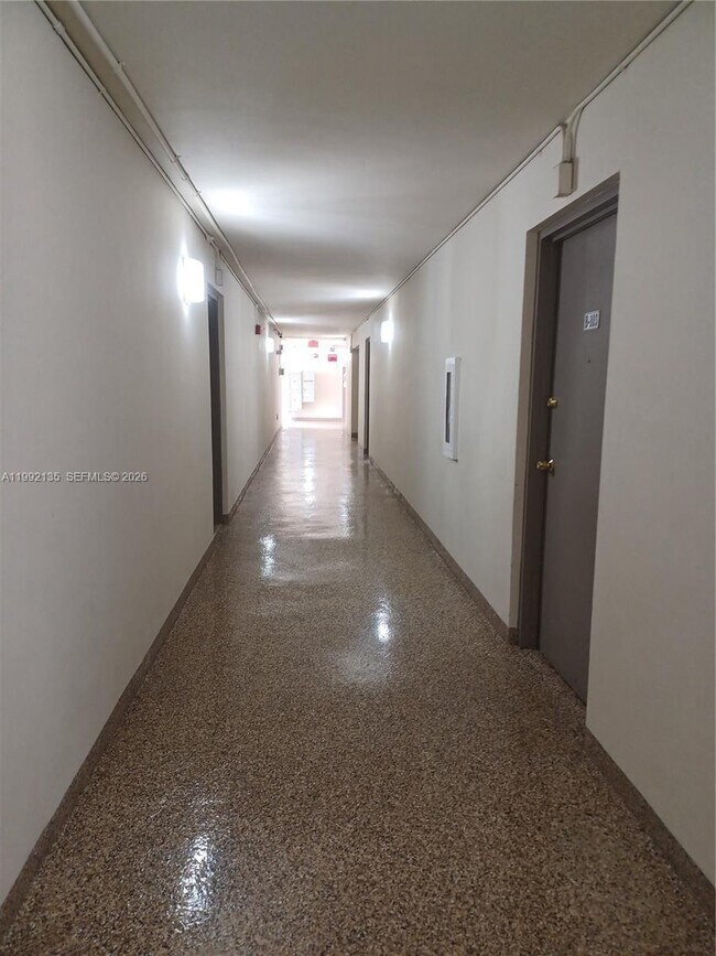 Foto del edificio - 8004 SW 149th Ave