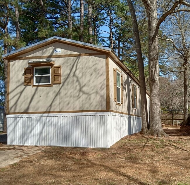 Building Photo - 7400 Glenleaf Rd