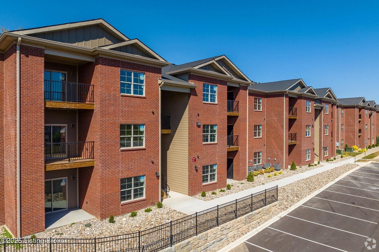 Foto principal - 8500 Westmont Dr