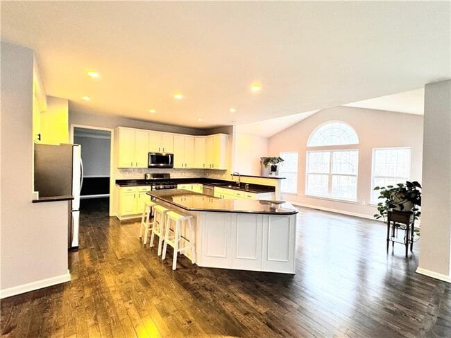 Building Photo - 1418 N Shevlin Ct