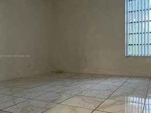 Building Photo - 8850 Fontainebleau Blvd