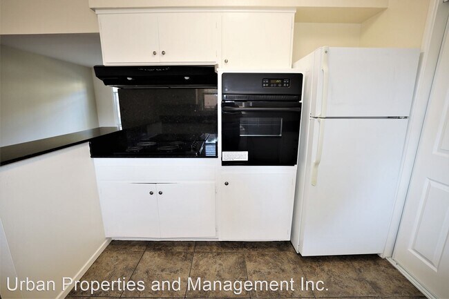 Building Photo - 3 br, 1.5 bath House - 1555 Marina Court U...