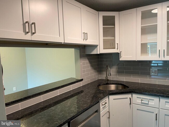 Foto del edificio - 4717 Dunbarton Rd