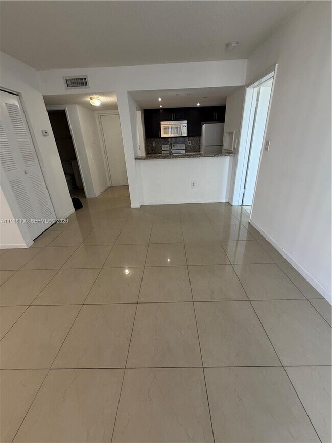 Foto del edificio - 7075 NW 186th St