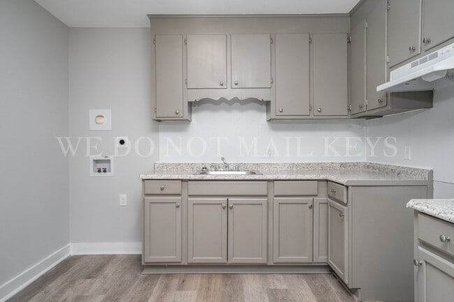 Building Photo - 118 Nandina Ct