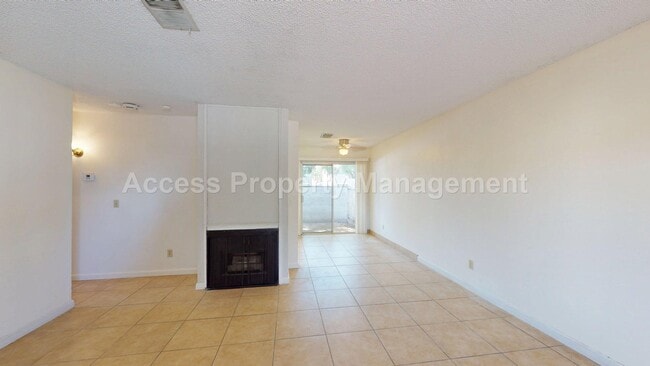 Foto del edificio - 3002 Lake Park Ct