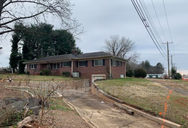 Building Photo - 11 Fairforest Way
