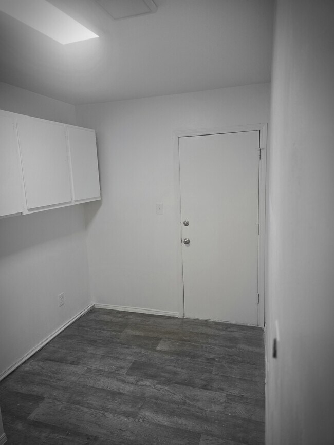 Foto del edificio - 409 River Rd