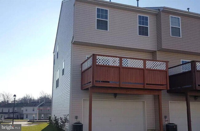 Building Photo - 622 Snowberry Way
