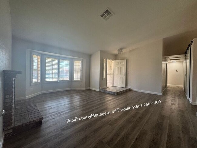 Foto del edificio - Elegant 4 Bed 2 Bath Home