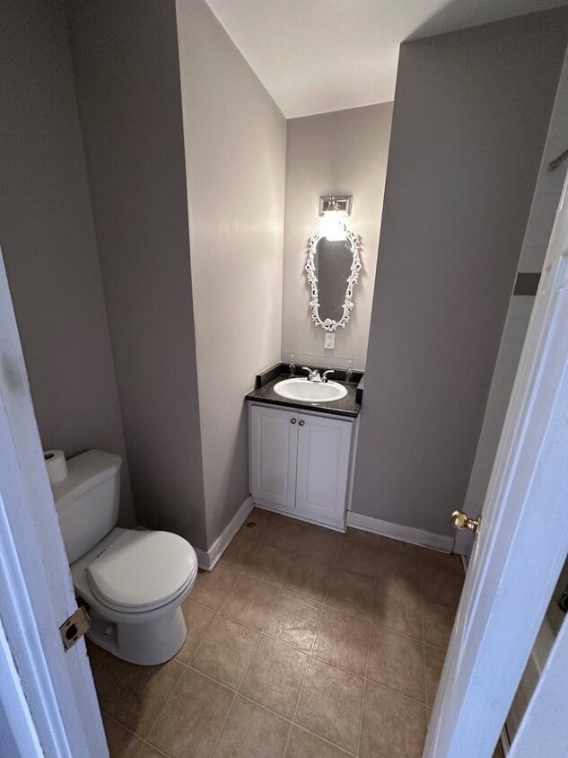 Building Photo - 2 Bedroom Apartment along Liberty Street South