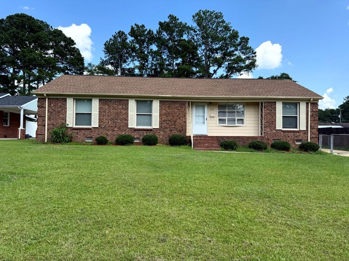 Foto principal - 529 Waterbury Dr