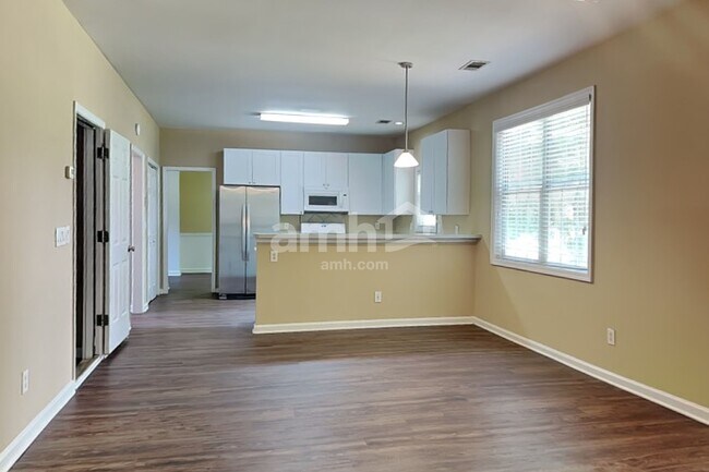 Building Photo - 1852 Clear Springs Ln