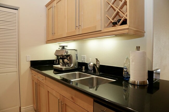 Building Photo - ONE BEDROOM CONDO WITH LUXURY AMENITIES