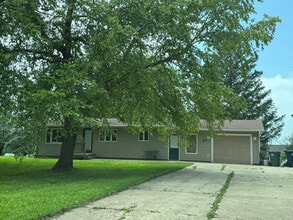 Building Photo - 935 N Rerick Ave