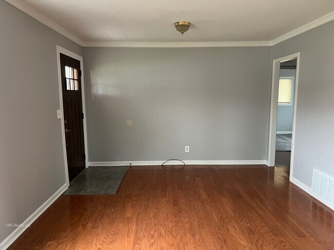Living Room/Entry - 1411 Kansas St