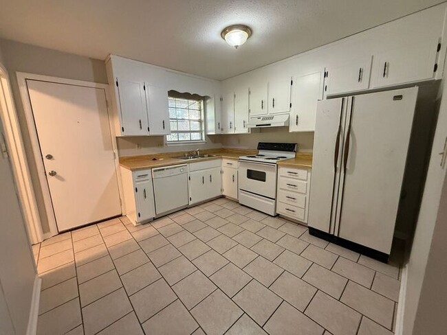 Building Photo - Northeast Pensacola - Harbour Square - 2 bedroom, 1 bathroom