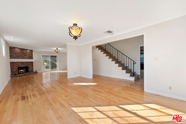 Foto del edificio - 807 E Orange Grove Ave