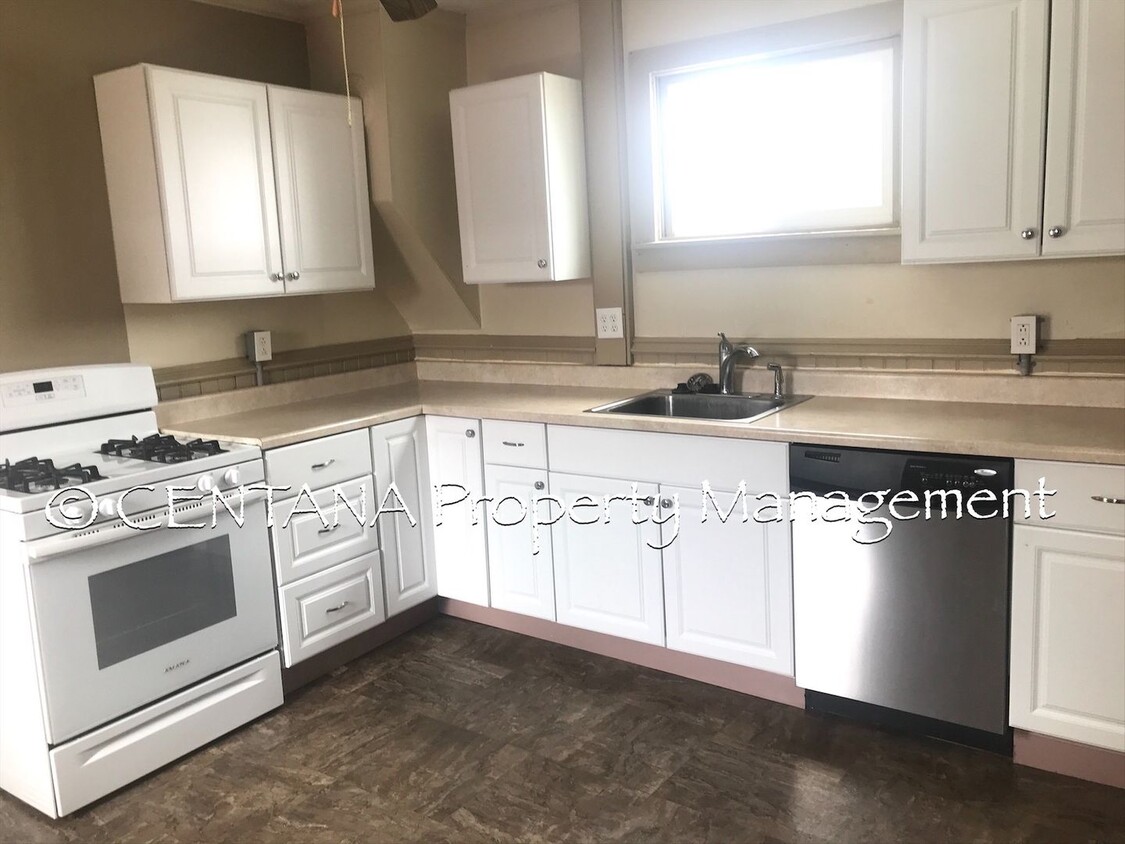 Primary Photo - 1119-1119 1/2 1st St