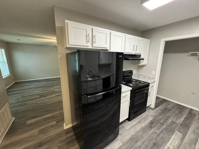 Foto del edificio - FIRST FULLS MONTHS RENT FREE