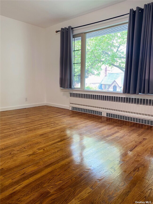 Foto del edificio - 48-48-48193 193rd St