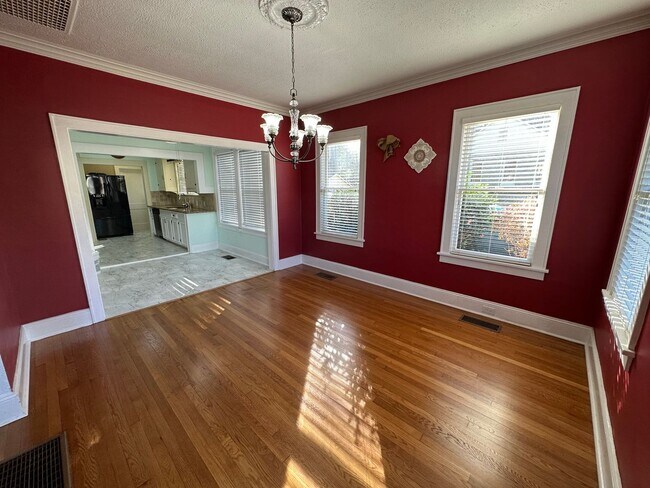 Building Photo - Newly Remodeled 4 Bedroom Home