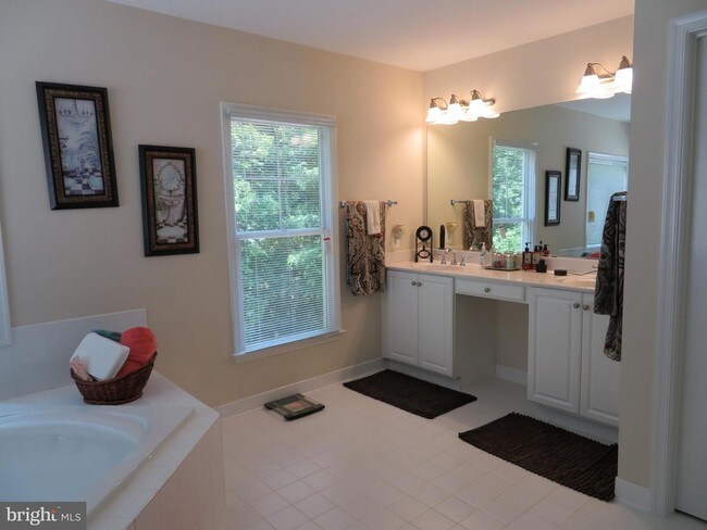 Building Photo - 5634 Tower Hill Cir