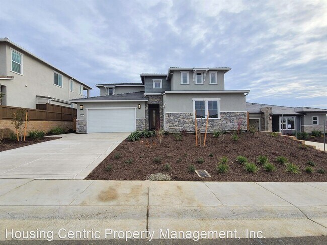 Building Photo - 4 br, 3.5 bath House - 8067 Grant Dr