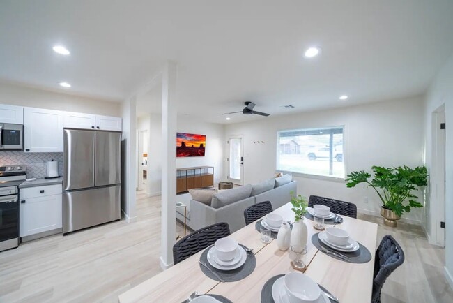 Front Entry - 608 W 9th St House